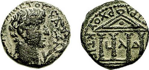 Monnaie hérodienne figurant le temple de Jérusalem avec un motif similaire, rappelant le lien fort entre les tombes et le sanctuaire des Israélites.
